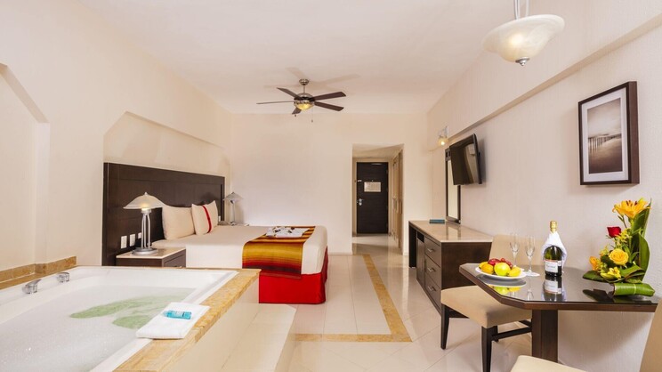 Crown Paradise Club All-Inclusive Resort Cancun